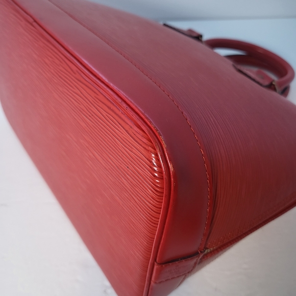 Louis Vuitton Vintage 1996 Red Epi Alma PM - Picture 10 of 17
